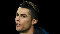 1. Cristiano Ronaldo menjadi pemain yang paling sering kena offside. Whoscored mencatat pemain Real Madrid ini 14 kali offside dari 10 penampilannya sejauh ini. (Foto: David Ramos/Getty Images)