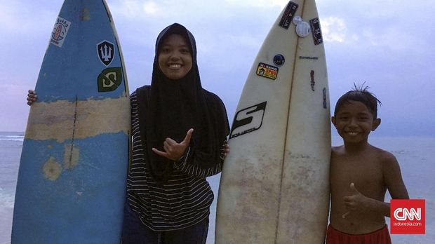 Cikal, Bocah Krui yang Mengejar Mimpi dalam Gulungan Ombak