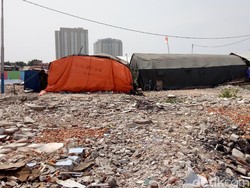 Tenda Warga yang Bertahan di Kampung Akuarium