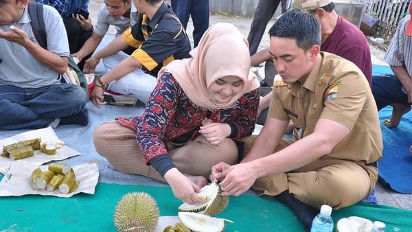 Begini Gaya Makan Zumi Zola Saat Menjabat Sebagai Gubernur Jambi!