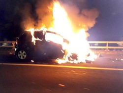 Mobil Terbakar di Tol Dalam Kota Tebet, Lalin Macet