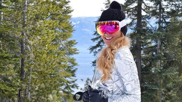 Tak Lupa Olahraga, Begini Aksinya Cewek Penjelajah 181 Negara