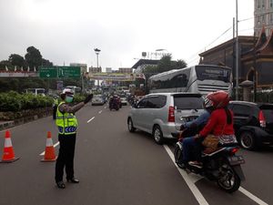 Jalur Puncak Diberlakukan Satu Arah hingga Pukul 11.00 WIB