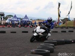 Cara Aman Naik Motor buat Pemula