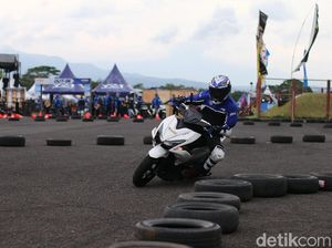 Cara Aman Naik Motor buat Pemula Cara Aman Naik Motor buat Pemula