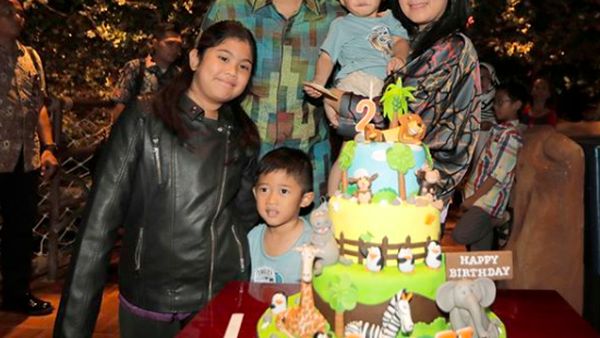 Melihat Gaya Makan Mantu SBY, Annisa Yudhoyono yang Makin Cantik