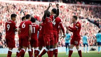 Itu menjadi gol ke-10 Mane di Liga Inggris musim ini. Pemain asal Senegal itu pun merayakan golnya dengan penuh syukur. (Foto: Carl Recine/Reuters)