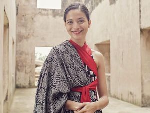 Putri Marino dan Buku Kumpulan Puisinya yang Jadi Trending di Google Putri Marino dan Buku Kumpulan Puisinya yang Jadi Trending di Google