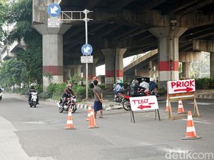 Foto: Aksi Nekat Pengendara Lawan Arah di Jalan DI Panjaitan