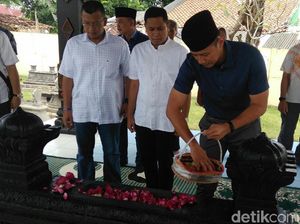Akhiri Safari di Jateng, AHY Ziarah ke Makam Sarwo Edhie Wibowo