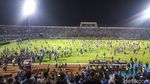 Foto: Rusuh Suporter di Laga Arema vs Persib