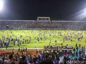 Kartu Merah di Injury Time yang Berbuah Rusuh