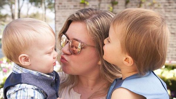 Foto-foto Menggemaskan River dan Remy, Anak Kelly Clarkson