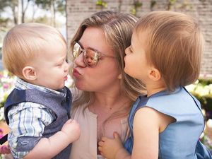 Foto-foto Menggemaskan River dan Remy, Anak Kelly Clarkson