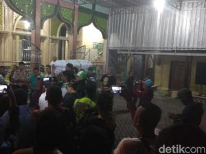 Kecintaan Micko Mbonek Buah Warisan dari Sang Ayah