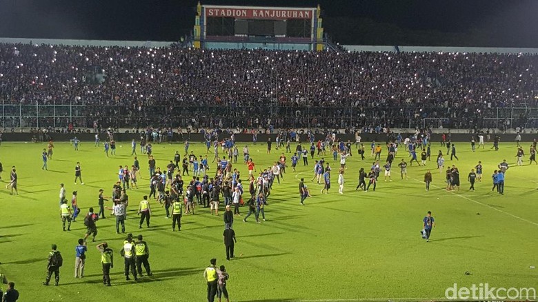 Sanksi untuk Arema terkait Rusuh Lawan Persib: Denda Rp 300 Juta dan Penutupan Tribune Sanksi untuk Arema terkait Rusuh Lawan Persib: Denda Rp 300 Juta dan Penutupan Tribune