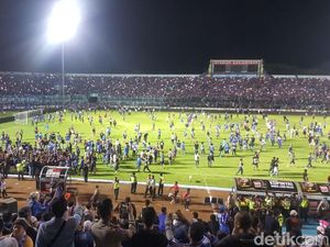 Duh, Tiket Laga Arema vs Persib Berakhir Rusuh Tak Berasuransi