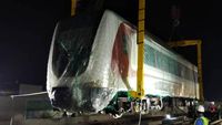 Hore, Kereta LRT Jakarta Mendarat Mulus di Rel Kelapa Gading