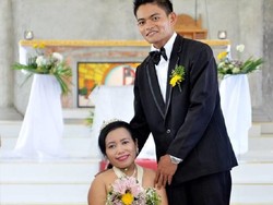 Buktikan Cinta Tak Pandang Fisik, Foto Pernikahan Pasangan Ini Viral