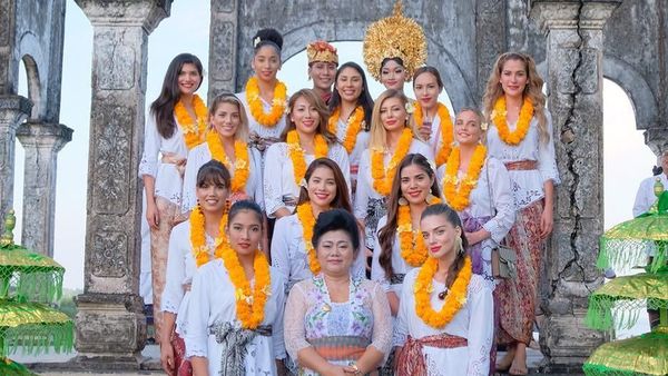 Intip Liburan Alumni Miss Universe 2015 di Bali