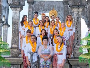 Intip Liburan Alumni Miss Universe 2015 di Bali Intip Liburan Alumni Miss Universe 2015 di Bali