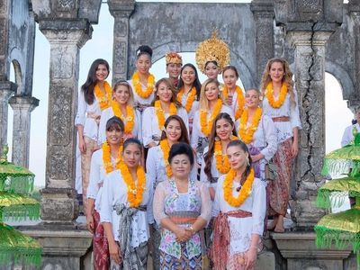 Intip Liburan Alumni Miss Universe 2015 di Bali