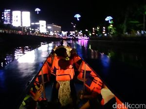 Setelah Cantik dengan Lampion, Kini Kalimas Bernyanyi