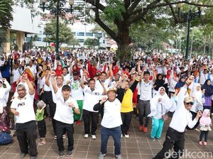 Foto: Senam dan Jalan Sehat PKS di Balai Kota Jakarta