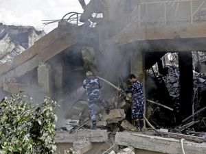 MUI Kutuk Serangan Udara Amerika Serikat cs ke Suriah MUI Kutuk Serangan Udara Amerika Serikat cs ke Suriah