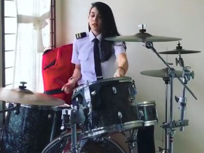 Selain Jago Gebuk Drum, Pilot Cantik Athira Farina Juga Gemar Olahraga