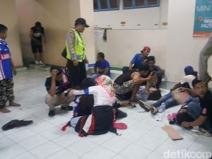 Laga Arema vs Persib Rusuh, Panpel dan Manajemen Minta Maaf