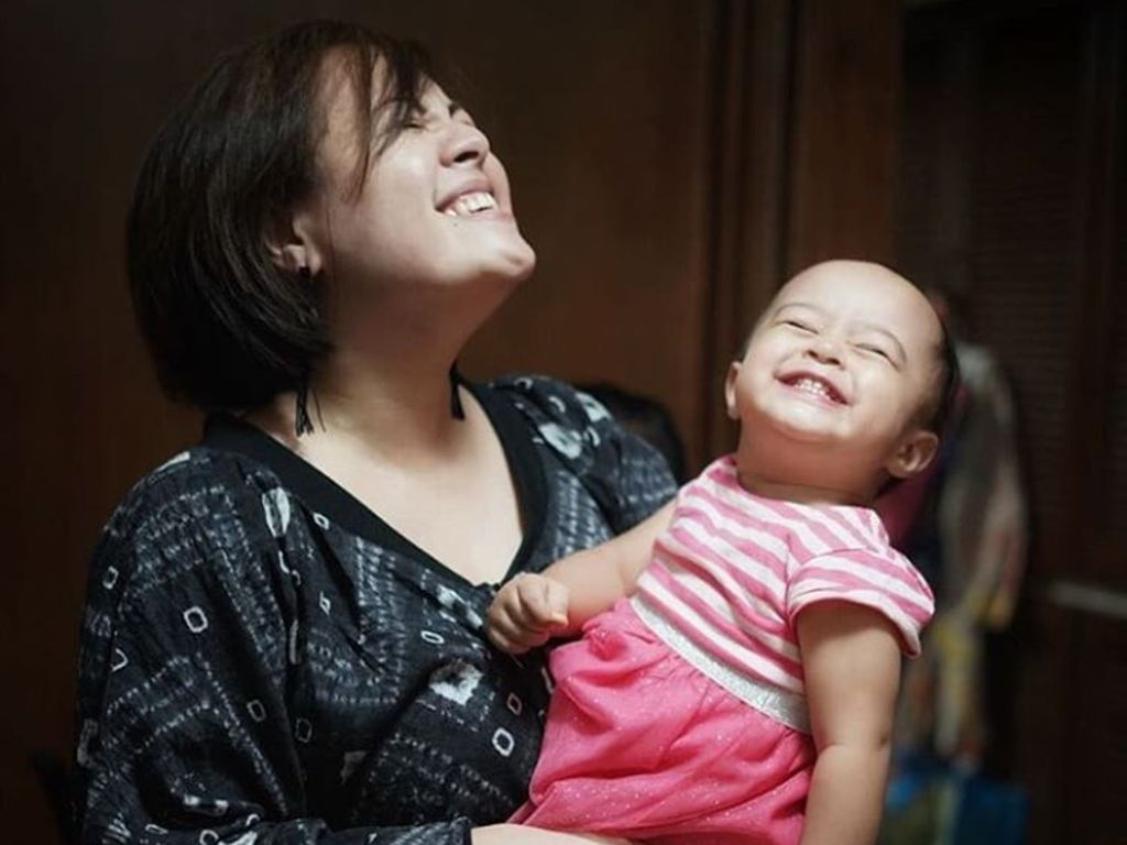 Foto-foto Ini Tunjukkan Cynthia Lamusu dan Putrinya Mirip Banget Foto-foto Ini Tunjukkan Cynthia Lamusu dan Putrinya Mirip Banget