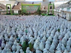 Ada Problem Keluarga, Khofifah Imbau Ikut Pengajian dan Salat Duha