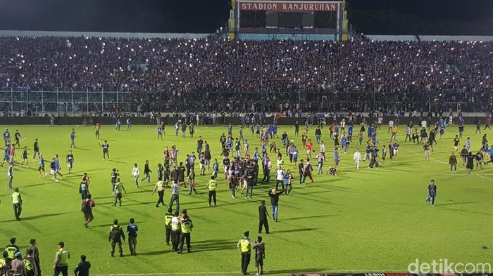 Rusuh suporter Arema vs Persib
