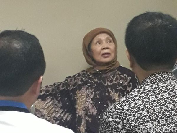 Detik-detik Penangkapan Koruptor Siti di Radio Dalam