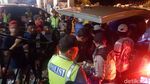 Foto: Rusuh Suporter di Laga Arema vs Persib