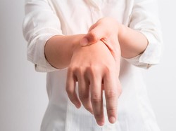 Tangan Sering Kesemutan? Kenali 10 Penyebabnya dan Cara Mengatasinya