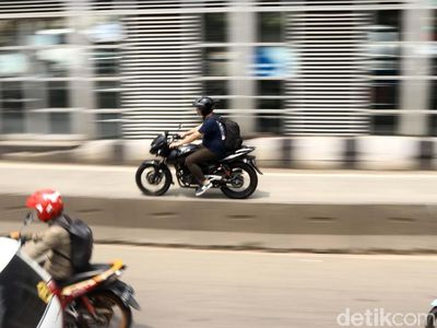 Jalur Busway di Daan Mogot Belum Steril
