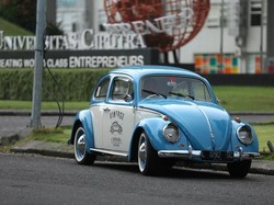 Tur dengan Mobil Jadul, Cara Beda Jelajah Kota Tua Surabaya
