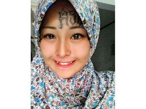 Berhijab & Wajah Bertato, Mantan Anak Punk Ini Viral