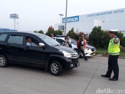 Ada Bus Premium saat Ganjil Genap di Pintu Tol Karawaci