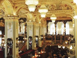 Mengagumkan! Kafe Paling Indah di Dunia dengan Gaya Klasik Abad 19