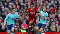 Serangan Liverpool dari sisi kanan saat menghadapi Bournemouth begitu dominan. Penyebabnya adalah Trent Alexander-Arnold yang bikin satu assist saat Liverpool menang 3-0. (Andrew Yates/Reuters)