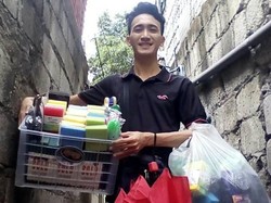 Salut! Kisah Pemuda yang Lulus Kuliah dari Biaya Jualan Spons Cuci Piring