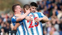 Bek Huddersfield Town, Mathias Zanka Jorgensen tampil apik saat membawa timnya menang 1-0 atas Watford. Tak cuma menjaga pertahanannya dari kebobolan, Zanka juga bikin satu assist. (Craig Brough/Reuters)