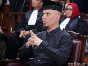 Ahmad Dhani Jalani Sidang Putusan Sela Hari Ini Ahmad Dhani Jalani Sidang Putusan Sela Hari Ini
