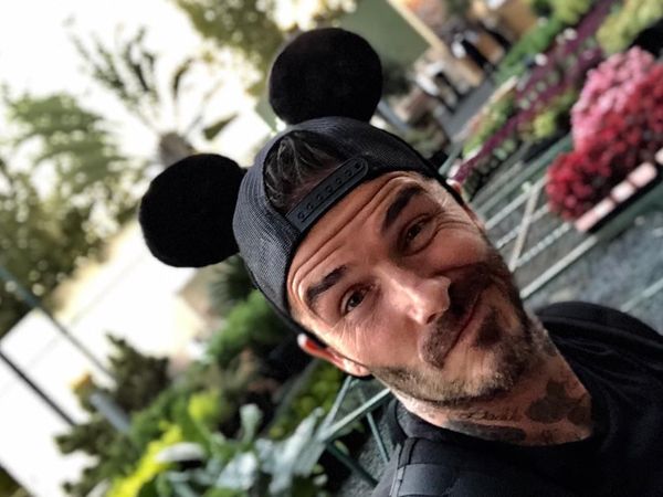 Hot Daddy! David Beckham ke Disneyland Bareng Keluarga