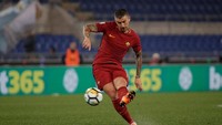 Untuk saat ini, Aleksandar Kolarov masih diandalkan mengisi posisi bek kiri. Foto: Reuters.