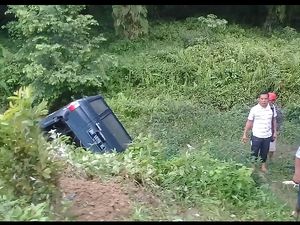 Mobil Masuk Jurang-Terseret Arus Sungai di Mamasa, 3 Orang Hilang