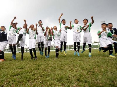 SDN Conggeang 1 Sumedang Juara di MILO Football Championship Bandung 2018